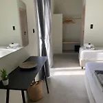 Mellow Hotel 2*